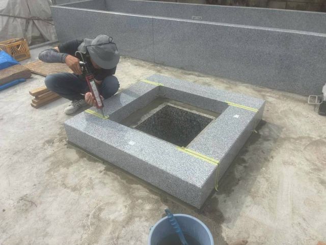桑名市佛眼院　永代供養墓工事　㉜合祀塔基礎石設置